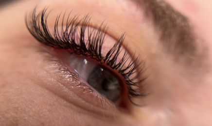 O cils de Lo : Manucure à Lormont