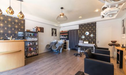 Miroir de l’art : Coiffeur à Lusanger