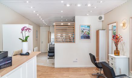 John THOMAS  : Coiffeur à Vichy