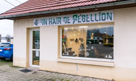 Un Hair de Rébellion  : Coiffeur à Roye
