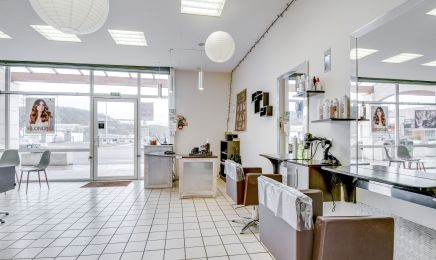 Le Salon by M : Institut de beauté à Montayral