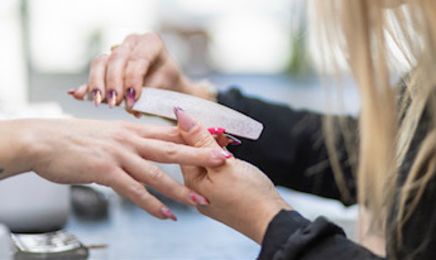 SG Coiffure & Aux Ongles & Merveilles : Coiffeur à Auterive