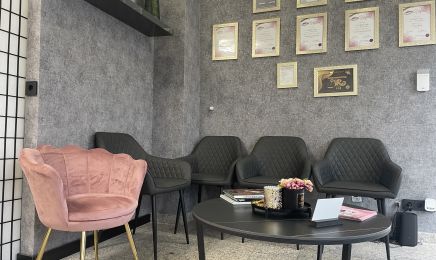 Julie‘s Hairstyle & Make-up : Friseur in Dorsten