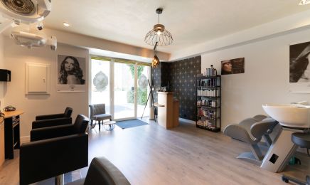 Miroir de l’art : Coiffeur à Lusanger