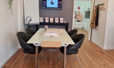 Hautnah Beauty & Schulungsacademy: Kosmetikstudio in Leverkusen