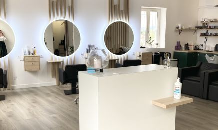 Stessie Reynaud coiffeur createur : Coiffeur à Chanas