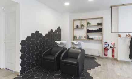 Parenthèse : Coiffeur à Le Trait