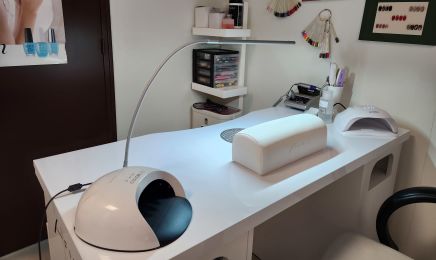Institut Karine Beaute  : Manucure à Montendre