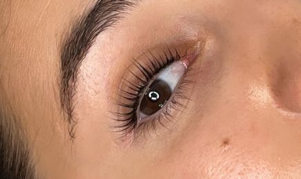 O cils de Lo : Manucure à Lormont