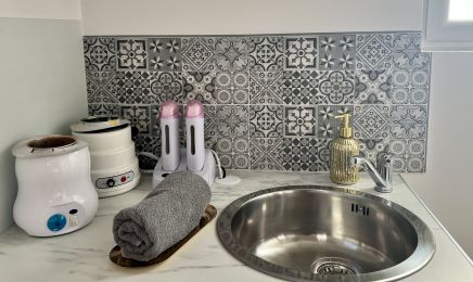Belle et Paillettes : Manucure à Garons
