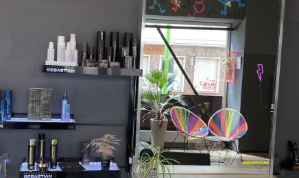 Neon: Friseur in Dortmund