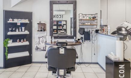 Au salon d'Elona : Barbier à Rouillac