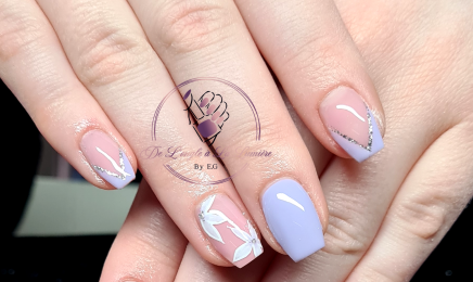 De L’ongle à La Lumière by E.G  : Manucure à Socourt