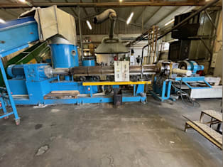 PE 300 - Wytłaczarka