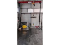 Stationary gantry hoist