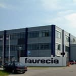 Faurecia zaciska pasa w Europie