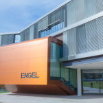 Michael Traxler heads Mould