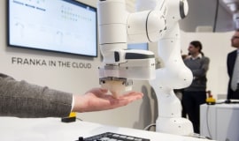 Parada robotów na największych światowych targach przemysłowych