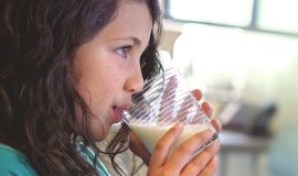 Aseptyczne butelki PET pomagają zrealizować misję Aurora Organic Dairy