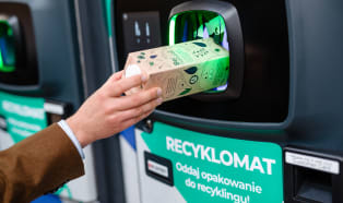 Opakowania kartonowe w recyklomatach 