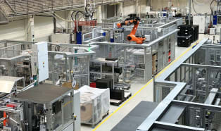 Swoboda stawia na maszyny pionowe firmy Wittmann Group 