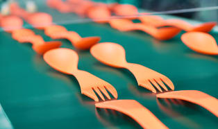 Arburg prezentuje Allrounder Trend i Gestica lite na targach FIP 2026