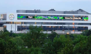 Poliwęglan w siedzibie koncernu Bayer