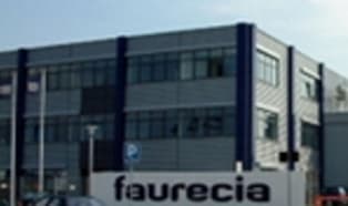 Faurecia zaciska pasa w Europie