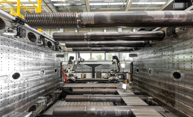 ENGEL presents the world's largest injection moulding machine duo 12000 US