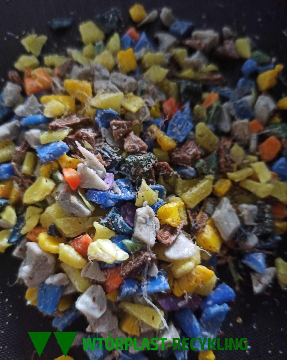 Regrind HDPE mosaic (Offer No. 128996) B2B Offers at Plastech Vortal