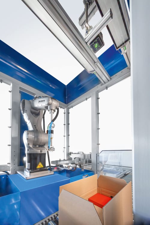 Auto.protect uses a vision system to detect voids in the box and determines the correct packaging scenario using precise, trained artificial intelligence