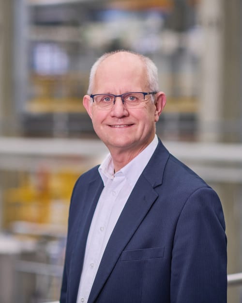 Dr Gerard Nijman, Senior Technical Expert Tire & Rubber at KraussMaffei Extrusion, honored with the Fernley H. Banbury Award for his contribution to the development of the tire and rubber industry.