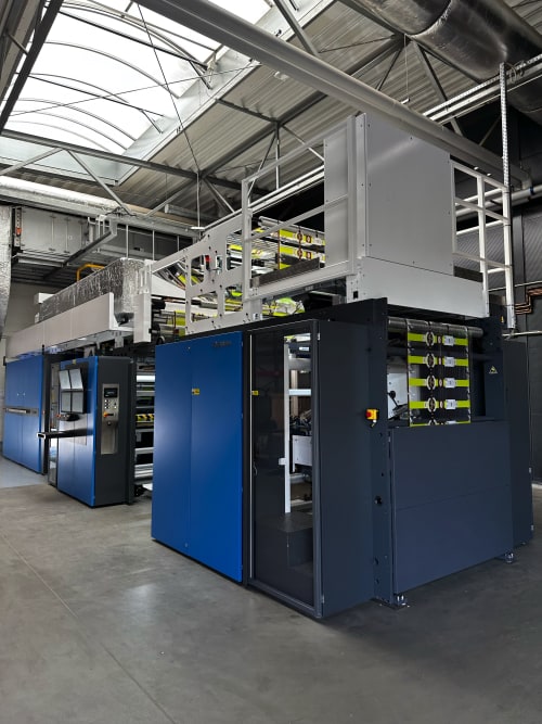 The high-performance Soma Proxima flexographic press enables very fast processing of wide-web applications, ensuring consistent print quality, increased production capacity and shorter lead times in high-volume production.