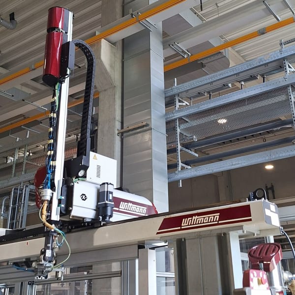 Linear robots from WITTMANN play a vital part in the standardized automation cells at Rauschert.