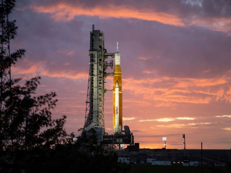 nasa-artemis-1-space-launch-system