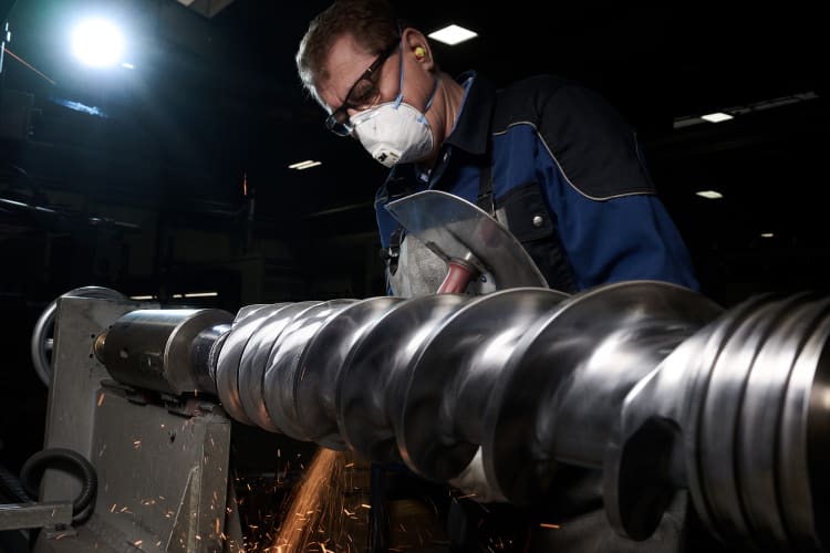 erema-group-3s-screw-production