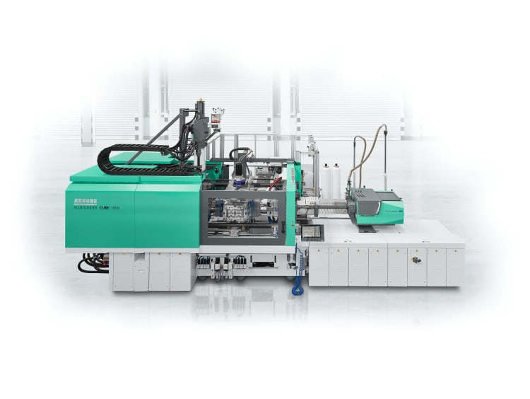 Kompaktowa maszyna kostkowa Arburg: Allrounder Cube 1800 będzie produkować dwukomponentowe nakrętki dla segmentu higieny osobistej na targach K 2025, z wykorzystaniem pokazowej formy Foboha 4+4-gniazdowej.