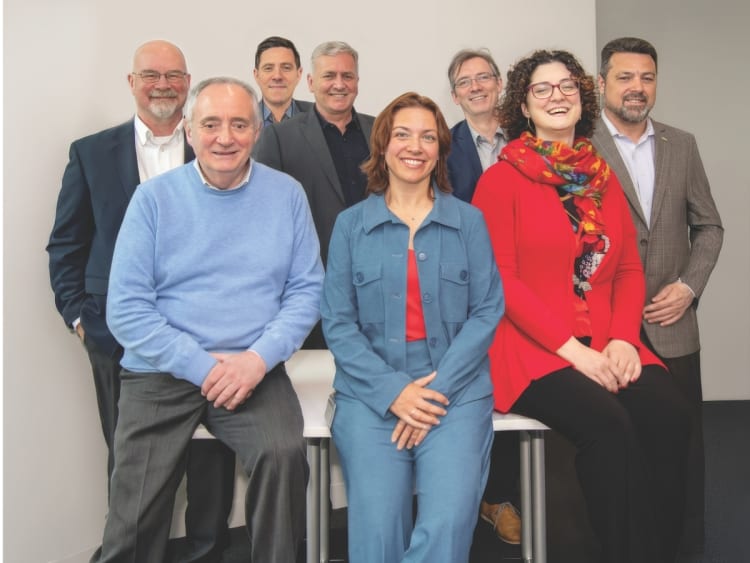 Przedstawiciele partnerów ekosystemu Ionomy (od lewej do prawej): Karl Swanson (PCT), Diego Pedemonte (Globus), Brice Lequette (Novacel), Oliver Starzmann (IST), Tessa Slagter (AkzoNobel), Sebastien Villeneuve (AkzoNobel), Giulia Allegramente (Globus), Ch