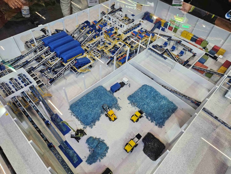 Scale model of Ecourbis MSW treatment plant