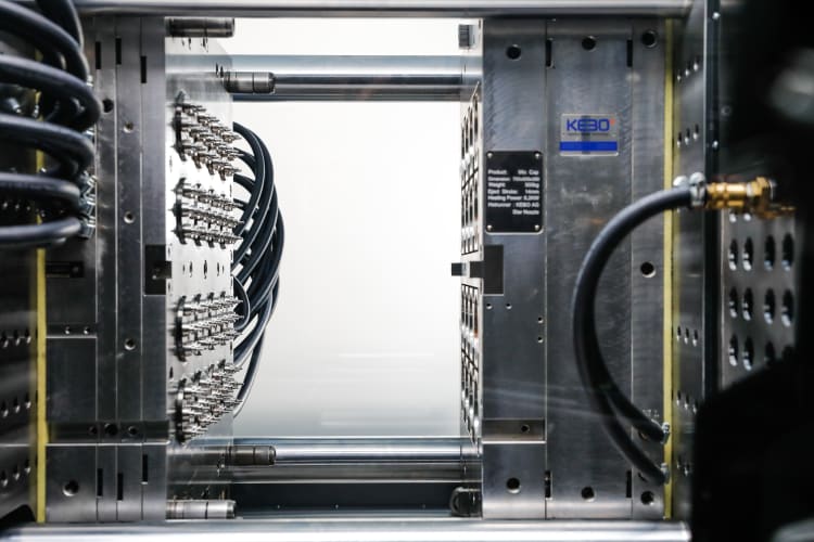 The mould area of the all-electric e-mac 130 with the 96-cavity mould demonstrates precise, high-output manufacturing in a space-saving production setup.