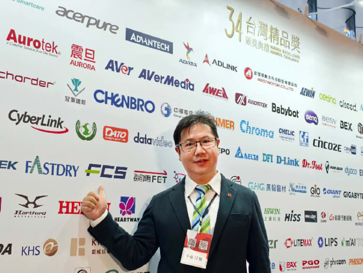 Wtryskarka kolanowa na zewnątrz FCS serii SA w trakcie produkcji