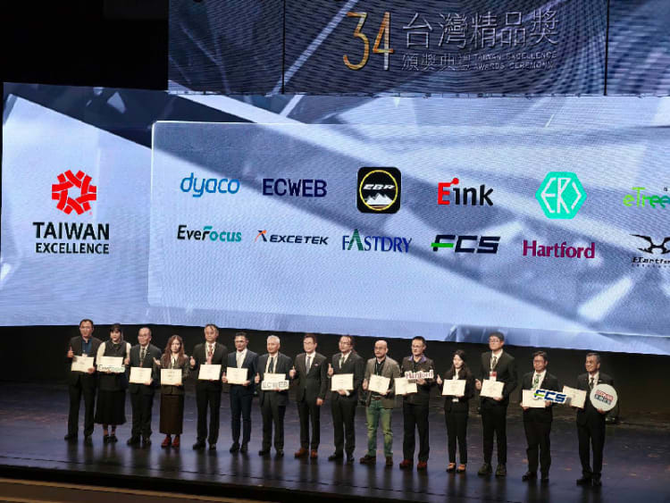 SA-3200 formująca duże palety z PE