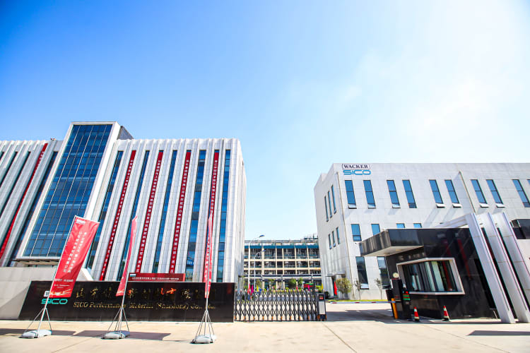 SICO Performance Material z siedzibą w Jining jest jednym z wiodących chińskich producentów silanów specjalistycznych. Wacker posiada większościowy udział w spółce od 2022 roku