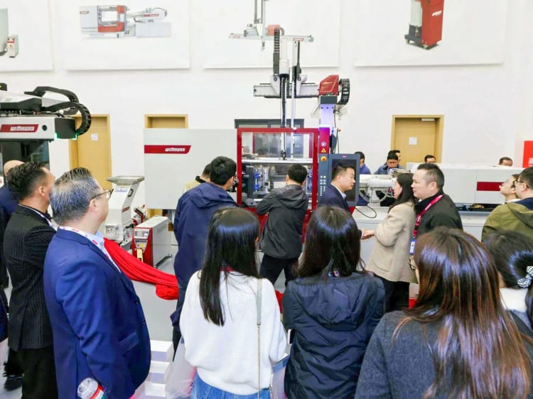 Nowe centrum techniczne Wittmann w Kunshan w Chinach oferuje dużą przestrzeń do prób z klientami i wspólnych prac rozwojowych.