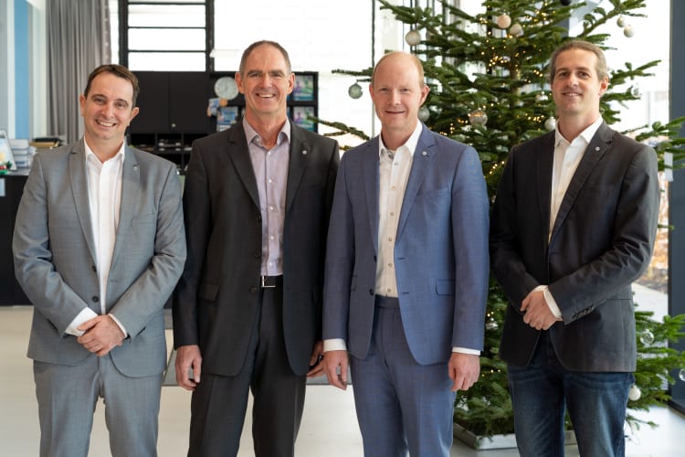 Nowy zespół zarządzający SKZ (od lewej): dr Benjamin Baudrit, prof. dr inż. Martin Bastian, dr Thomas Hochrein i dr Giovanni Schober. (Fot.: Luca Hoffmannbeck, SKZ)