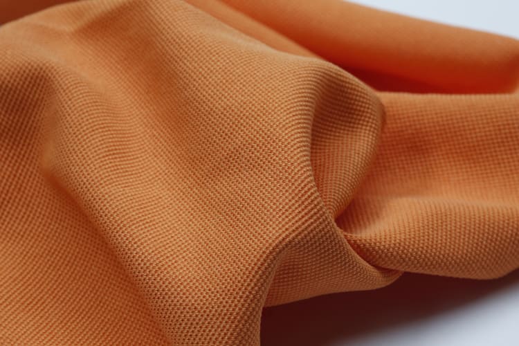 Tkanina z fantazyjnych przędz o wyglądzie bawełny, o miękkiej, puszystej strukturze do powierzchni tekstylnych o naturalnym, bawełnianym charakterze