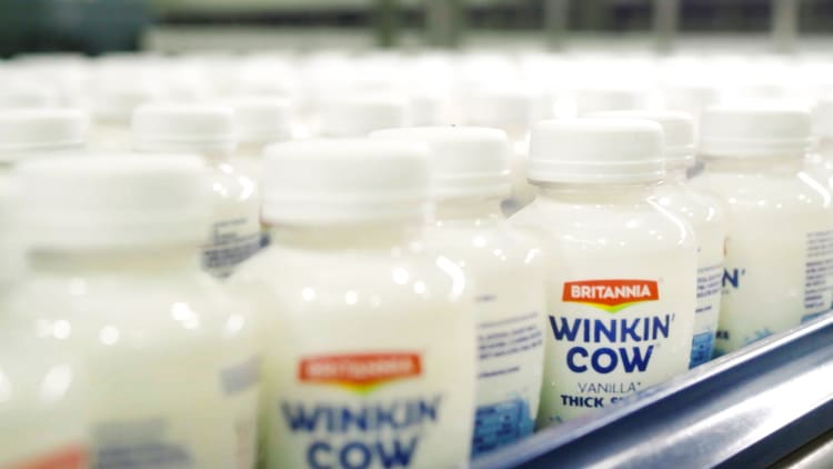 Butelki PET Winkin’ Cow napełniane aseptycznie na linii Sidel Aseptic Combi Predis