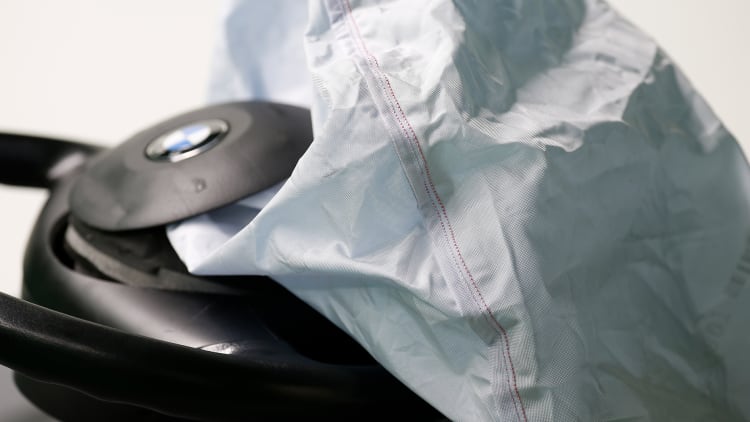Today's modern vehicles contain an average of 30 to 35 kilograms of technical yarns, most of which are used for safety-related components such as airbags and seat belts.