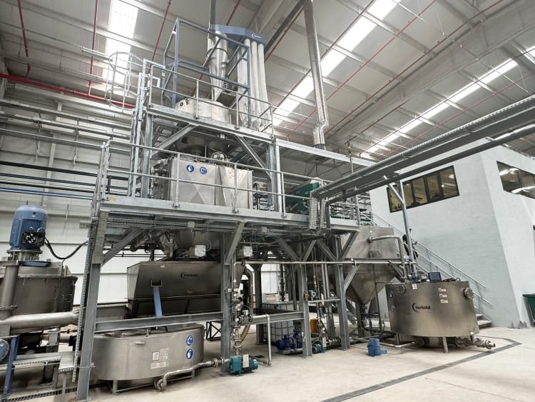 As a central process stage within the PET washing line, the hot wash system in batch design enables controlled temperature management and defined dwell times for efficient removal of labels, adhesives and organic residues.