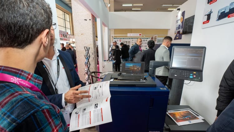 Stoisko targowe podczas plast & printpack alger